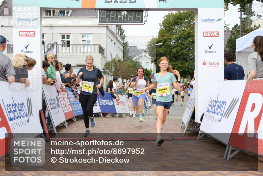 31.08.2025 - 21. Blankeneser Heldenlauf Strokosch-Dieckow http://msf.ph/oto/8697952 31.08.2025 10:31:49 Ziel 2077, 2407, 2280, 2462, 2340, 2278 meine-sportfotos.de