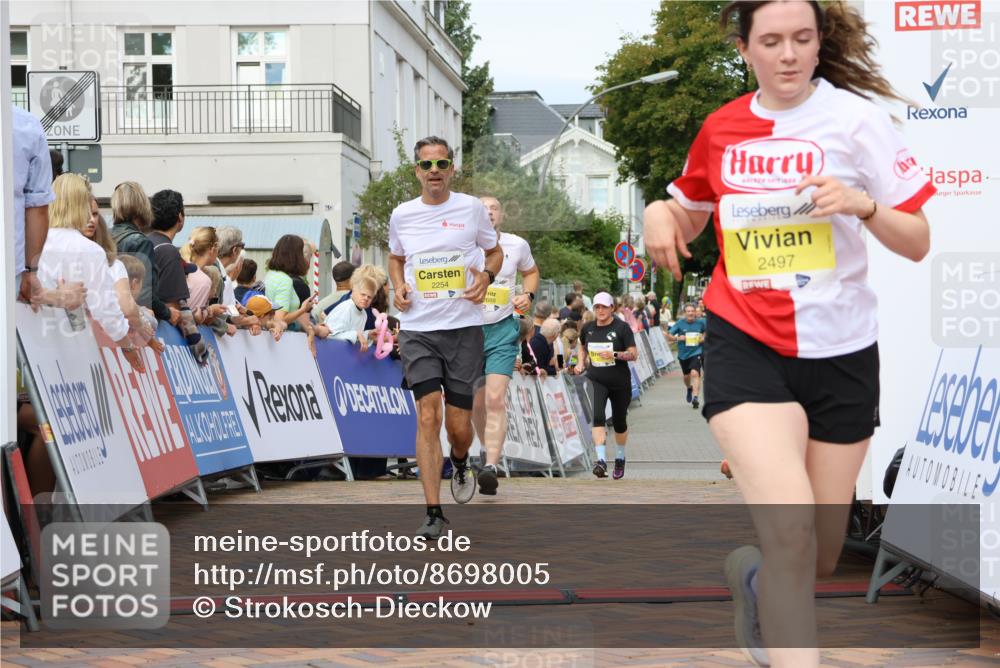 31.08.2025 - 21. Blankeneser Heldenlauf Strokosch-Dieckow http://msf.ph/oto/8698005 31.08.2025 10:26:32 Ziel 2706, 2254, 2497, 2688, 2007 meine-sportfotos.de
