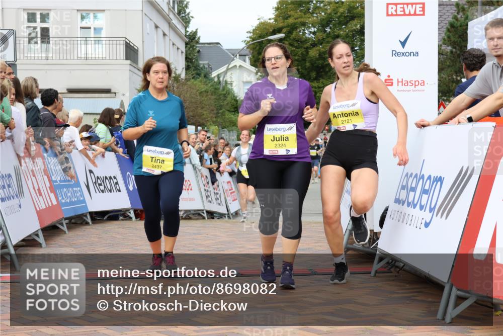 31.08.2025 - 21. Blankeneser Heldenlauf Strokosch-Dieckow http://msf.ph/oto/8698082 31.08.2025 10:31:11 Ziel 2437, 2324, 2147, 2121, 2307, 2018 meine-sportfotos.de