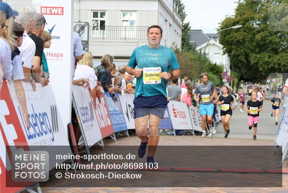 31.08.2025 - 21. Blankeneser Heldenlauf Strokosch-Dieckow http://msf.ph/oto/8698103 31.08.2025 10:26:01 Ziel 2736, 2777, 2342, 2193, 2070, 2241, 2243, 2119, 2118 meine-sportfotos.de
