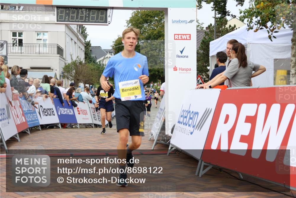 31.08.2025 - 21. Blankeneser Heldenlauf Strokosch-Dieckow http://msf.ph/oto/8698122 31.08.2025 10:31:01 Ziel 2594, 2376, 2209, 2136, 2600, 2206, 2018 meine-sportfotos.de