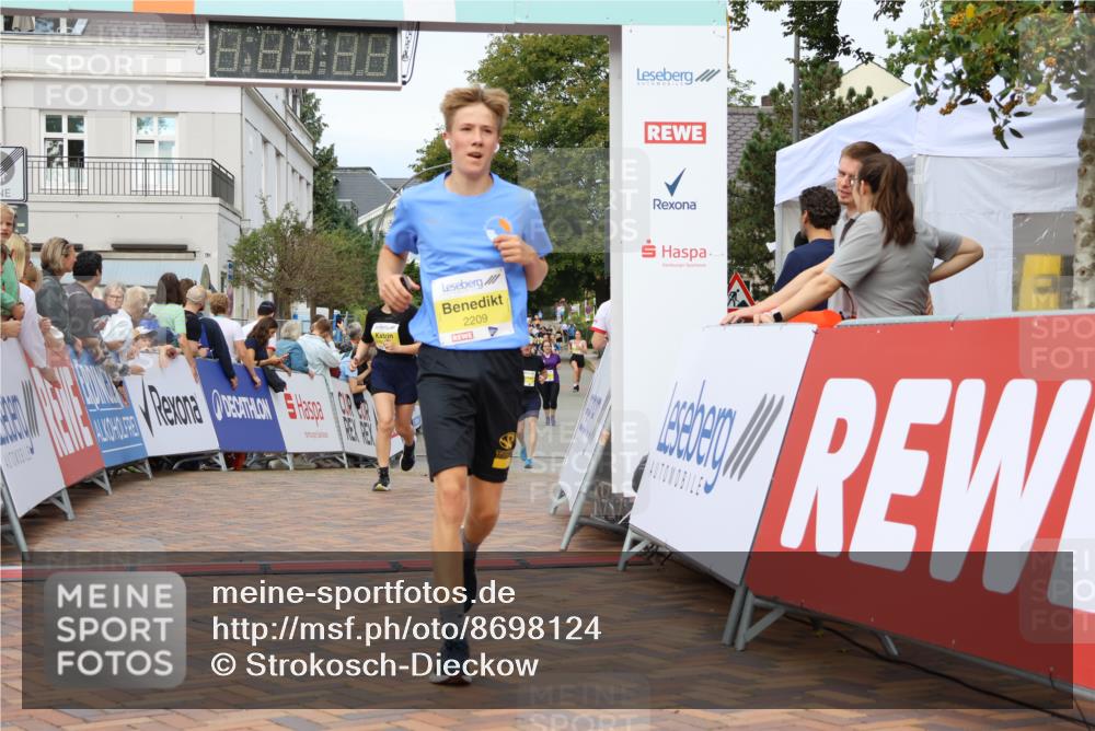 31.08.2025 - 21. Blankeneser Heldenlauf Strokosch-Dieckow http://msf.ph/oto/8698124 31.08.2025 10:31:01 Ziel 2594, 2376, 2209, 2136, 2600, 2206, 2018 meine-sportfotos.de