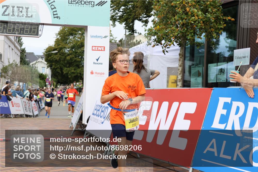 31.08.2025 - 21. Blankeneser Heldenlauf Strokosch-Dieckow http://msf.ph/oto/8698206 31.08.2025 10:30:41 Ziel 2560, 2106, 2179, 2599, 2279, 2102 meine-sportfotos.de