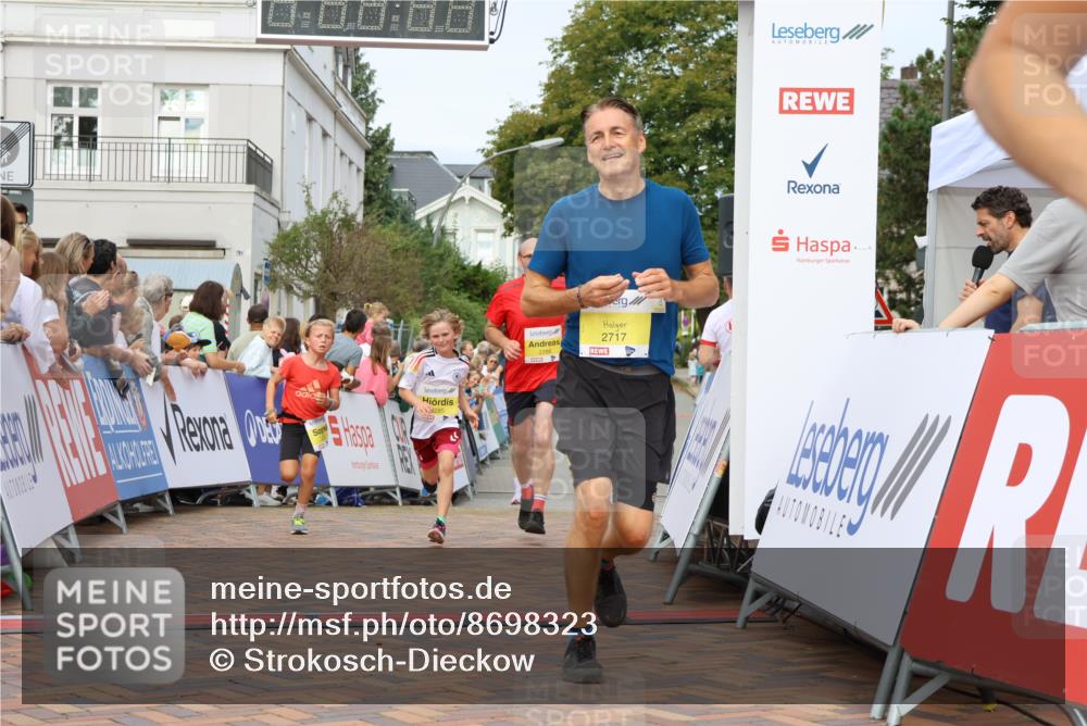 31.08.2025 - 21. Blankeneser Heldenlauf Strokosch-Dieckow http://msf.ph/oto/8698323 31.08.2025 10:25:06 Ziel 2357, 2183, 2717, 2285, 2286, 2331, 2359, 2661 meine-sportfotos.de