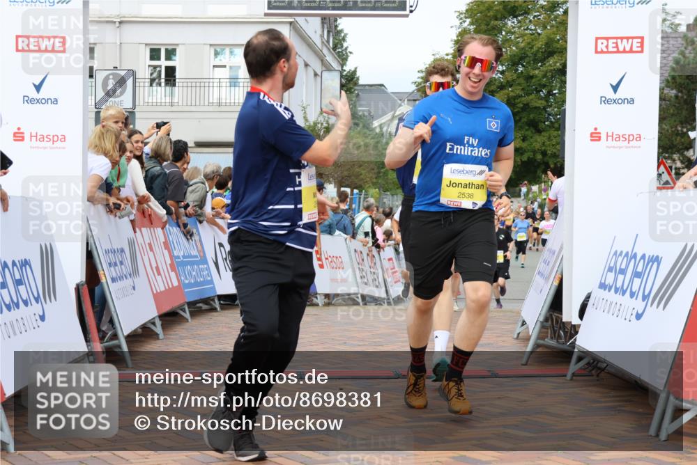 31.08.2025 - 21. Blankeneser Heldenlauf Strokosch-Dieckow http://msf.ph/oto/8698381 31.08.2025 10:29:33 Ziel 2578, 2614, 2615, 2684, 2538, 2558, 2277 meine-sportfotos.de