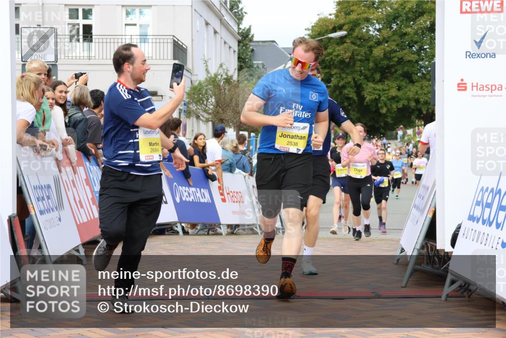 31.08.2025 - 21. Blankeneser Heldenlauf Strokosch-Dieckow http://msf.ph/oto/8698390 31.08.2025 10:29:32 Ziel 2614, 2615, 2684, 2538, 2558, 2277 meine-sportfotos.de