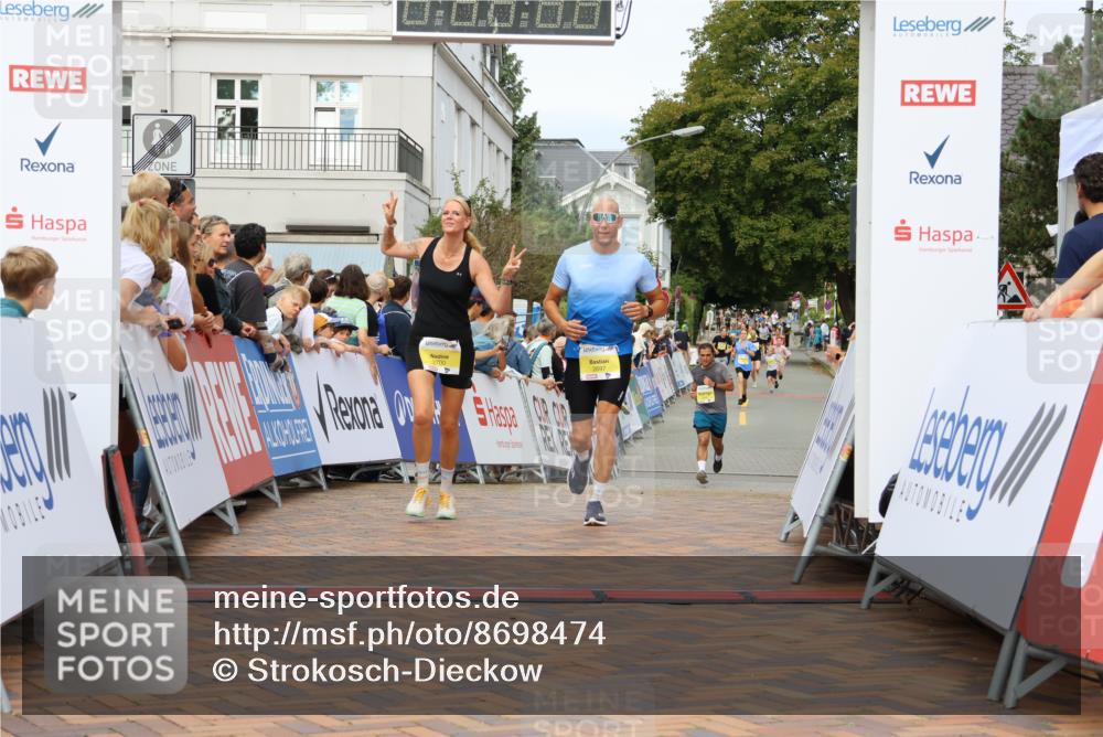 31.08.2025 - 21. Blankeneser Heldenlauf Strokosch-Dieckow http://msf.ph/oto/8698474 31.08.2025 10:28:41 Ziel 2727, 2697, 2700, 2351, 2687 meine-sportfotos.de