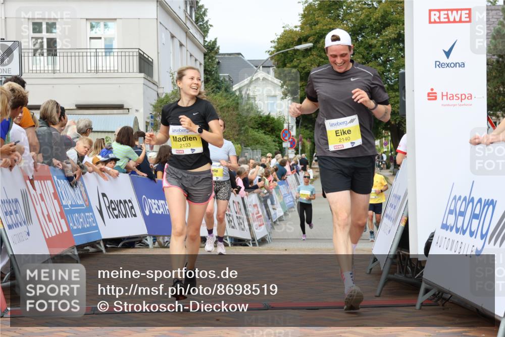 31.08.2025 - 21. Blankeneser Heldenlauf Strokosch-Dieckow http://msf.ph/oto/8698519 31.08.2025 10:28:16 Ziel 2348, 2140, 2133, 2625, 2088 meine-sportfotos.de