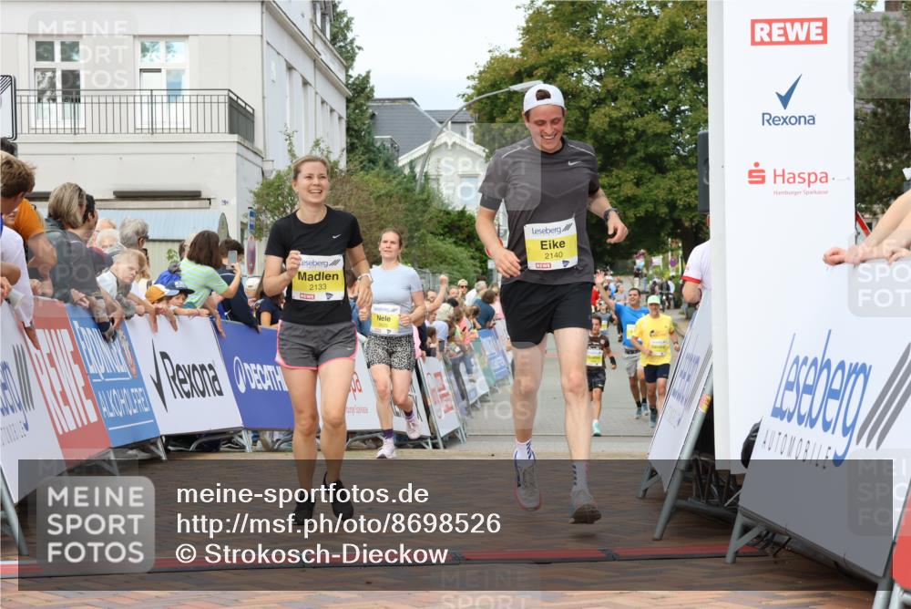 31.08.2025 - 21. Blankeneser Heldenlauf Strokosch-Dieckow http://msf.ph/oto/8698526 31.08.2025 10:28:15 Ziel 2348, 2140, 2133, 2625, 2088 meine-sportfotos.de