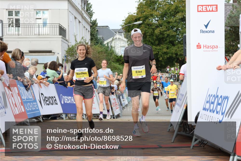 31.08.2025 - 21. Blankeneser Heldenlauf Strokosch-Dieckow http://msf.ph/oto/8698528 31.08.2025 10:28:15 Ziel 2348, 2140, 2133, 2625, 2088 meine-sportfotos.de