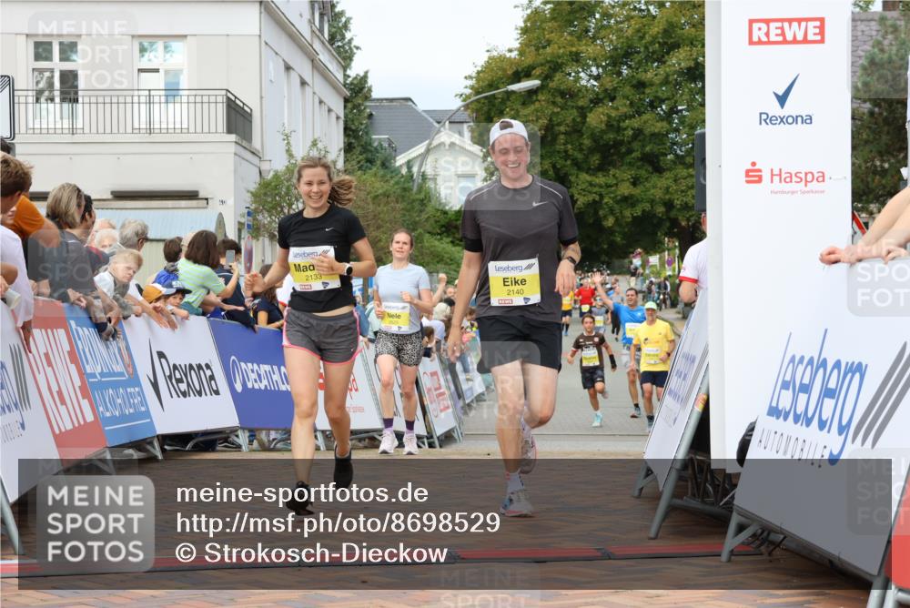 31.08.2025 - 21. Blankeneser Heldenlauf Strokosch-Dieckow http://msf.ph/oto/8698529 31.08.2025 10:28:15 Ziel 2348, 2140, 2133, 2625, 2088 meine-sportfotos.de