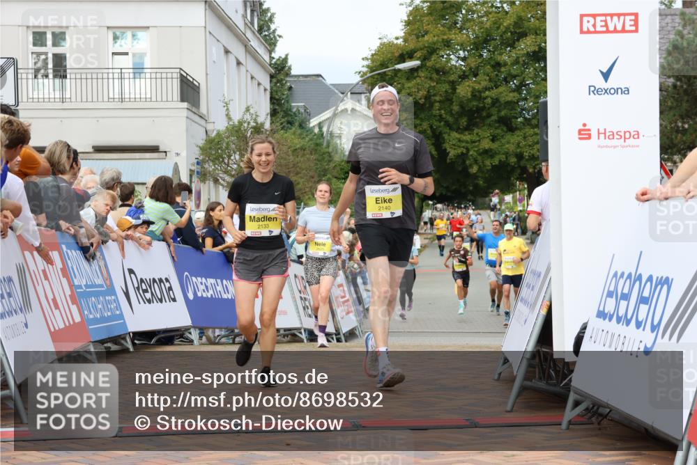 31.08.2025 - 21. Blankeneser Heldenlauf Strokosch-Dieckow http://msf.ph/oto/8698532 31.08.2025 10:28:15 Ziel 2348, 2140, 2133, 2625, 2088 meine-sportfotos.de
