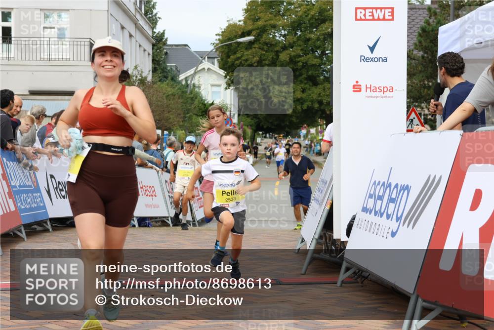 31.08.2025 - 21. Blankeneser Heldenlauf Strokosch-Dieckow http://msf.ph/oto/8698613 31.08.2025 10:27:26 Ziel 2715, 2463, 2559, 2725, 2533, 2709 meine-sportfotos.de