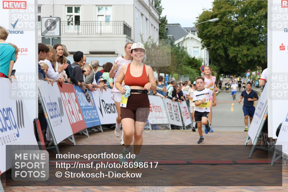 31.08.2025 - 21. Blankeneser Heldenlauf Strokosch-Dieckow http://msf.ph/oto/8698617 31.08.2025 10:27:25 Ziel 2715, 2204, 2463, 2559, 2725, 2533 meine-sportfotos.de