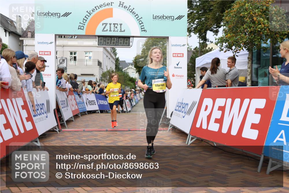 31.08.2025 - 21. Blankeneser Heldenlauf Strokosch-Dieckow http://msf.ph/oto/8698663 31.08.2025 10:26:59 Ziel 2364, 2468, 2393, 2380 meine-sportfotos.de