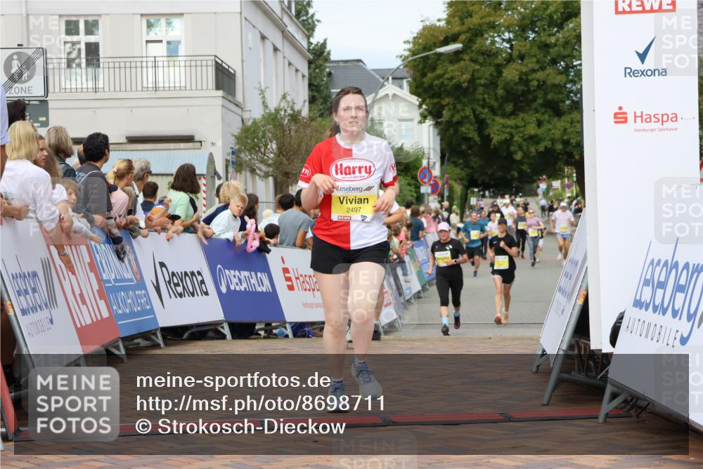 31.08.2025 - 21. Blankeneser Heldenlauf Strokosch-Dieckow http://msf.ph/oto/8698711 31.08.2025 10:26:31 Ziel 2706, 2254, 2497, 2688 meine-sportfotos.de