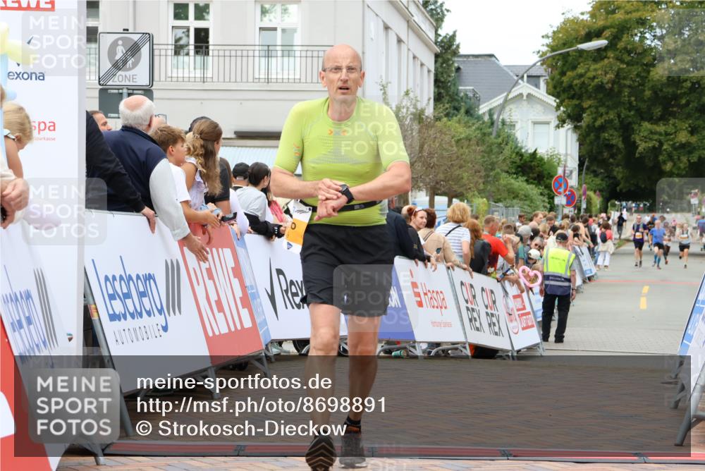 31.08.2025 - 21. Blankeneser Heldenlauf Strokosch-Dieckow http://msf.ph/oto/8698891 31.08.2025 12:48:21 Ziel 5335, 5489 meine-sportfotos.de