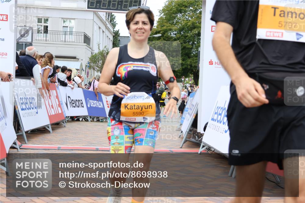 31.08.2025 - 21. Blankeneser Heldenlauf Strokosch-Dieckow http://msf.ph/oto/8698938 31.08.2025 12:47:36 Ziel 5707, 5590, 5364 meine-sportfotos.de