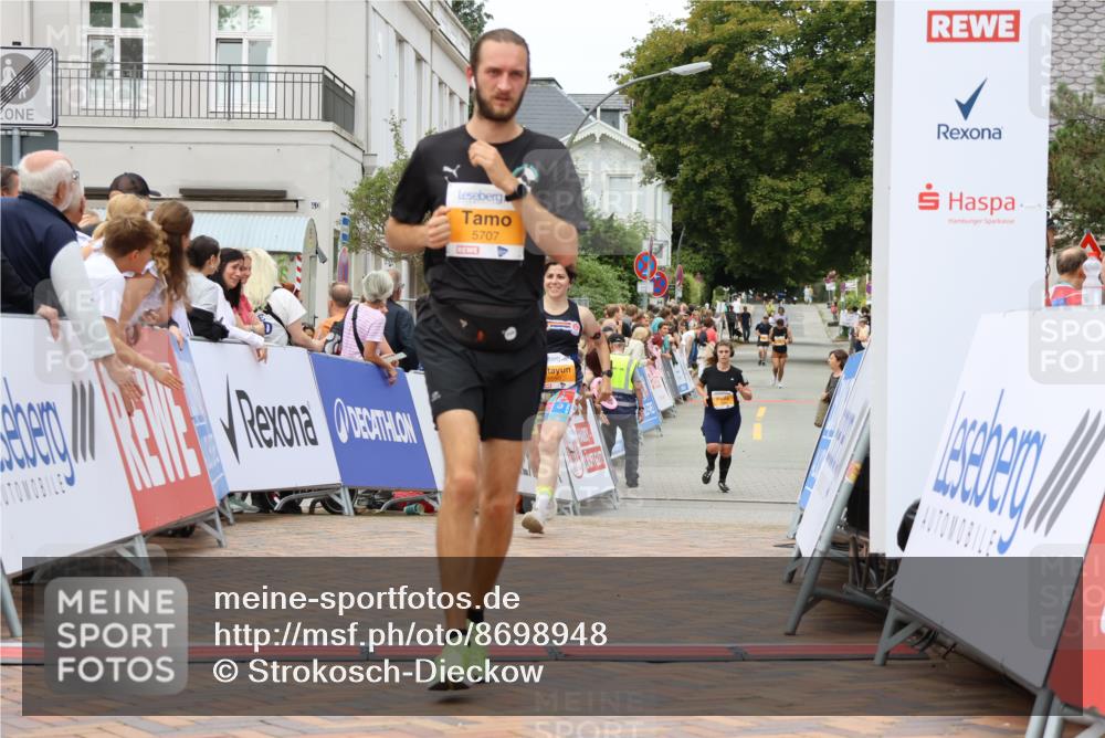31.08.2025 - 21. Blankeneser Heldenlauf Strokosch-Dieckow http://msf.ph/oto/8698948 31.08.2025 12:47:32 Ziel 5707, 5295, 5780, 5590 meine-sportfotos.de