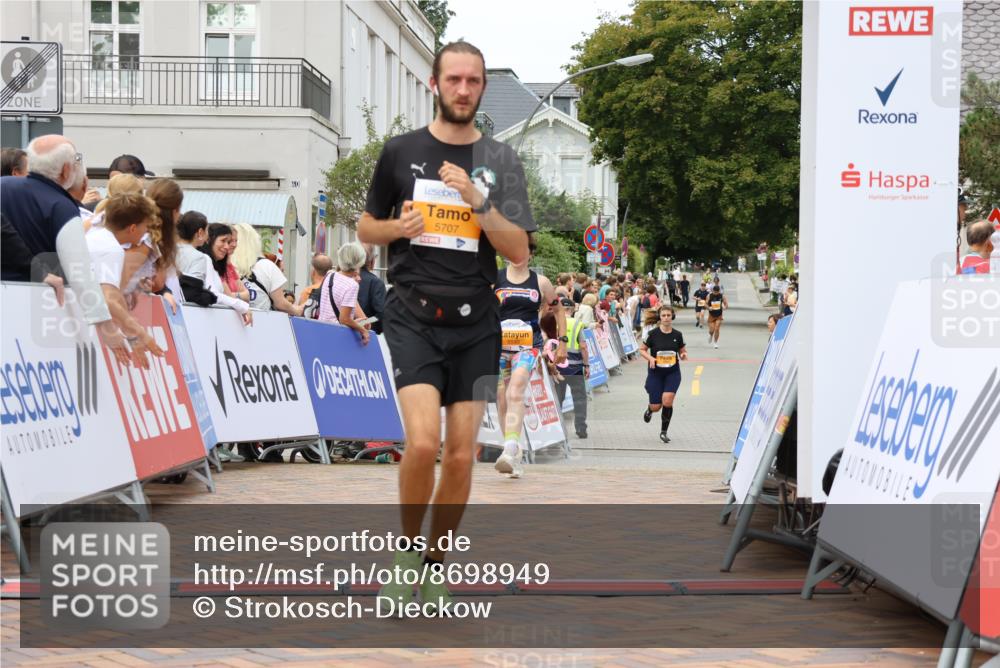 31.08.2025 - 21. Blankeneser Heldenlauf Strokosch-Dieckow http://msf.ph/oto/8698949 31.08.2025 12:47:32 Ziel 5707, 5295, 5780, 5590 meine-sportfotos.de
