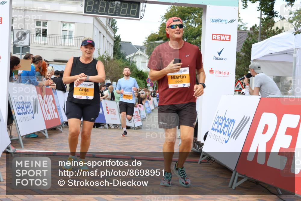 31.08.2025 - 21. Blankeneser Heldenlauf Strokosch-Dieckow http://msf.ph/oto/8698951 31.08.2025 12:59:17 Ziel 5640, 5464, 5646, 5418 meine-sportfotos.de
