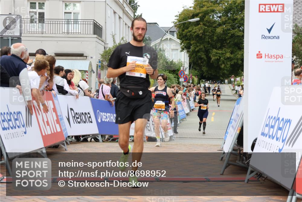 31.08.2025 - 21. Blankeneser Heldenlauf Strokosch-Dieckow http://msf.ph/oto/8698952 31.08.2025 12:47:32 Ziel 5707, 5295, 5780, 5590 meine-sportfotos.de