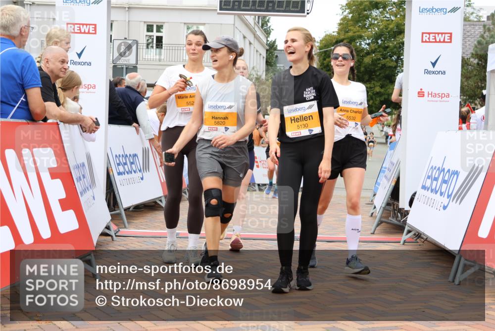 31.08.2025 - 21. Blankeneser Heldenlauf Strokosch-Dieckow http://msf.ph/oto/8698954 31.08.2025 12:47:22 Ziel 5529, 5532, 5295, 5316, 5687, 5780, 5130, 5820 meine-sportfotos.de