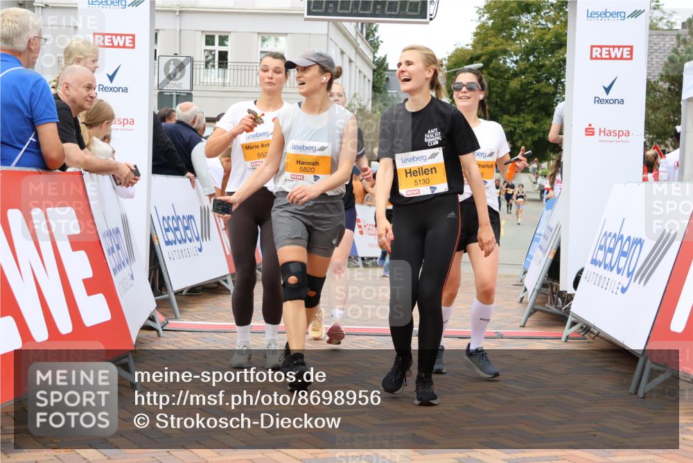 31.08.2025 - 21. Blankeneser Heldenlauf Strokosch-Dieckow http://msf.ph/oto/8698956 31.08.2025 12:47:22 Ziel 5529, 5532, 5295, 5316, 5687, 5780, 5130, 5820 meine-sportfotos.de