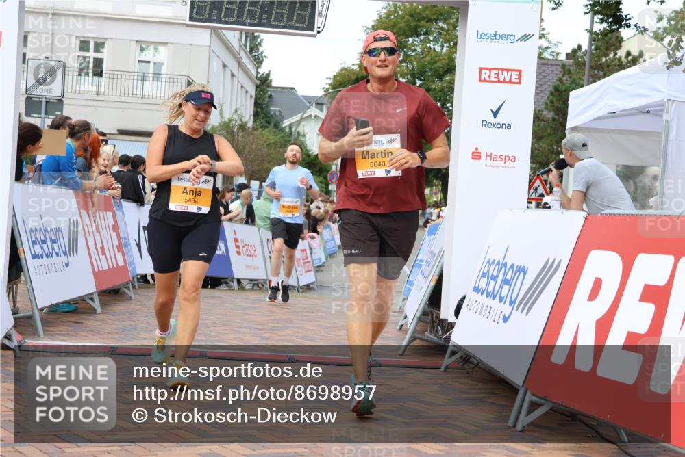 31.08.2025 - 21. Blankeneser Heldenlauf Strokosch-Dieckow http://msf.ph/oto/8698957 31.08.2025 12:59:17 Ziel 5640, 5464, 5646, 5418 meine-sportfotos.de
