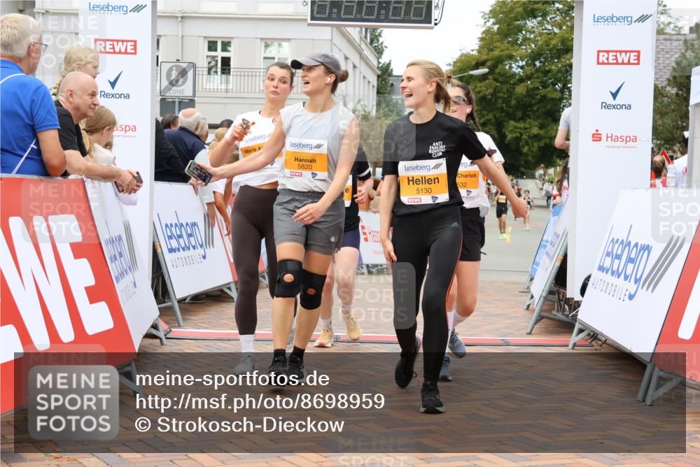 31.08.2025 - 21. Blankeneser Heldenlauf Strokosch-Dieckow http://msf.ph/oto/8698959 31.08.2025 12:47:22 Ziel 5529, 5532, 5295, 5316, 5687, 5780, 5130, 5820 meine-sportfotos.de