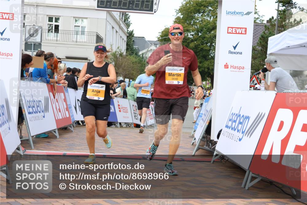 31.08.2025 - 21. Blankeneser Heldenlauf Strokosch-Dieckow http://msf.ph/oto/8698966 31.08.2025 12:59:17 Ziel 5640, 5464, 5646, 5418 meine-sportfotos.de