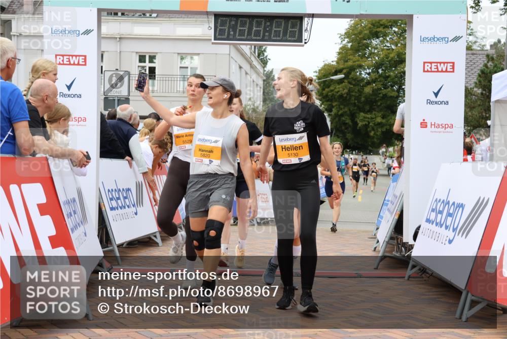 31.08.2025 - 21. Blankeneser Heldenlauf Strokosch-Dieckow http://msf.ph/oto/8698967 31.08.2025 12:47:22 Ziel 5529, 5532, 5295, 5316, 5687, 5780, 5130, 5820 meine-sportfotos.de