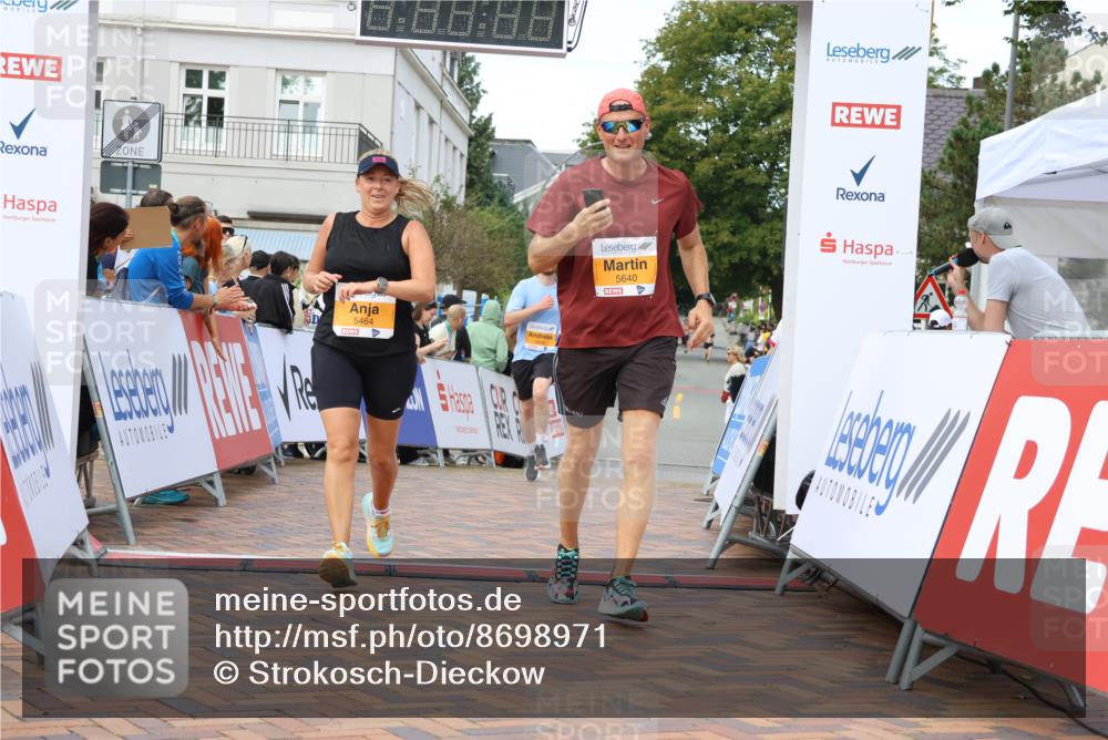 31.08.2025 - 21. Blankeneser Heldenlauf Strokosch-Dieckow http://msf.ph/oto/8698971 31.08.2025 12:59:16 Ziel 5640, 5464, 5646, 5418 meine-sportfotos.de