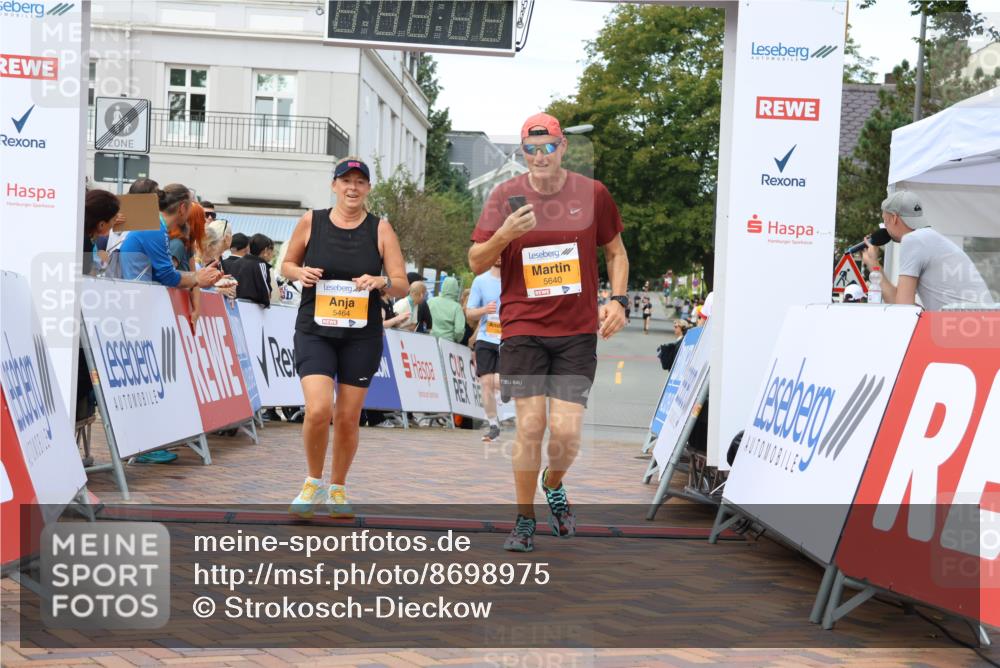 31.08.2025 - 21. Blankeneser Heldenlauf Strokosch-Dieckow http://msf.ph/oto/8698975 31.08.2025 12:59:16 Ziel 5640, 5464, 5646, 5418 meine-sportfotos.de