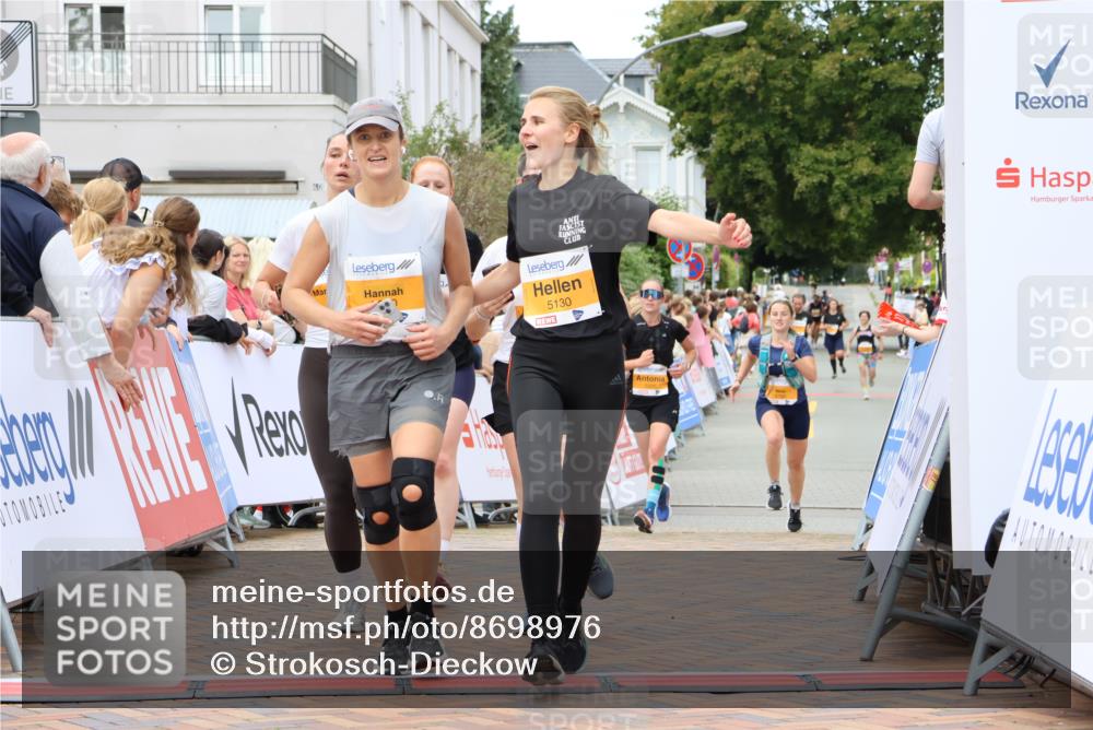 31.08.2025 - 21. Blankeneser Heldenlauf Strokosch-Dieckow http://msf.ph/oto/8698976 31.08.2025 12:47:21 Ziel 5529, 5532, 5295, 5316, 5687, 5780, 5130, 5820 meine-sportfotos.de