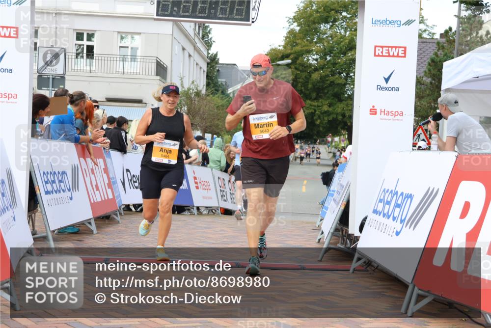31.08.2025 - 21. Blankeneser Heldenlauf Strokosch-Dieckow http://msf.ph/oto/8698980 31.08.2025 12:59:16 Ziel 5640, 5464, 5646, 5418 meine-sportfotos.de