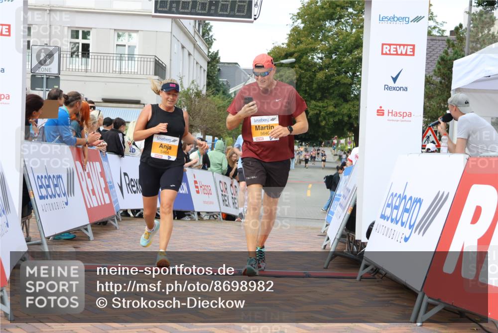 31.08.2025 - 21. Blankeneser Heldenlauf Strokosch-Dieckow http://msf.ph/oto/8698982 31.08.2025 12:59:16 Ziel 5640, 5464, 5646, 5418 meine-sportfotos.de