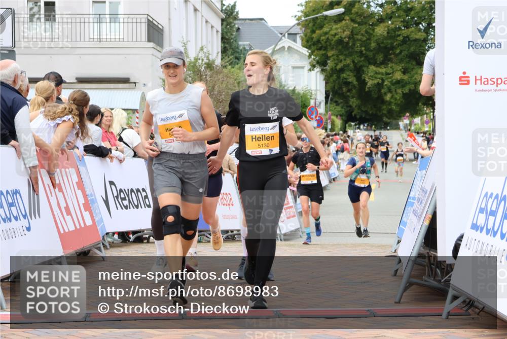 31.08.2025 - 21. Blankeneser Heldenlauf Strokosch-Dieckow http://msf.ph/oto/8698983 31.08.2025 12:47:21 Ziel 5529, 5532, 5295, 5316, 5687, 5780, 5130, 5820 meine-sportfotos.de
