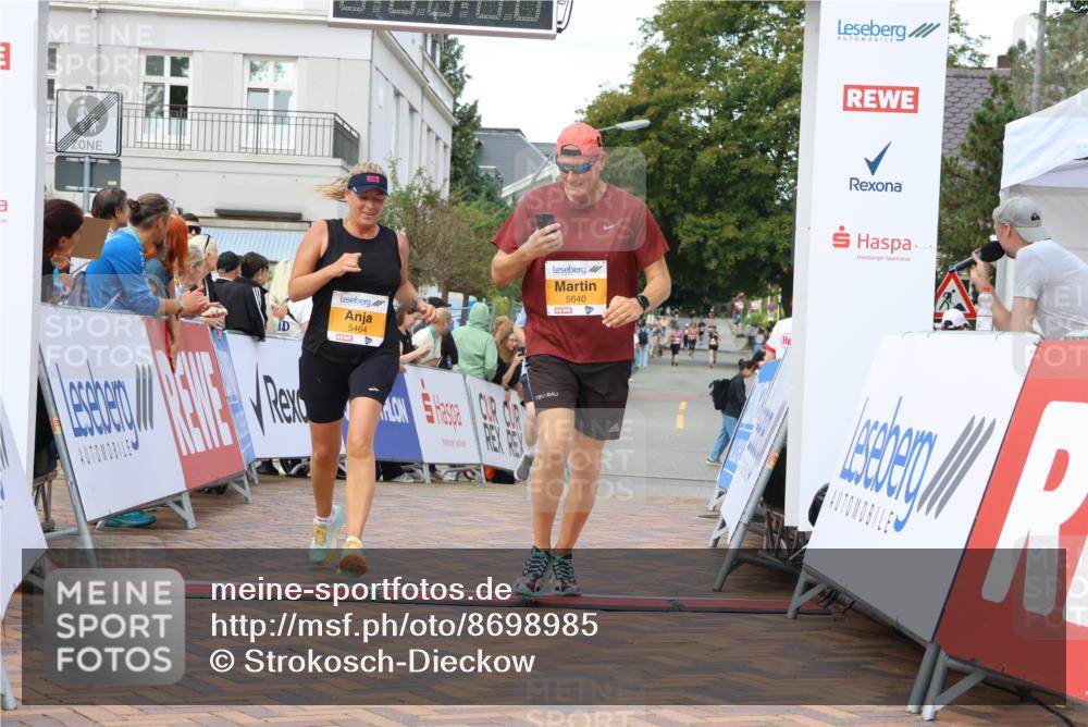 31.08.2025 - 21. Blankeneser Heldenlauf Strokosch-Dieckow http://msf.ph/oto/8698985 31.08.2025 12:59:16 Ziel 5640, 5464, 5646, 5418 meine-sportfotos.de
