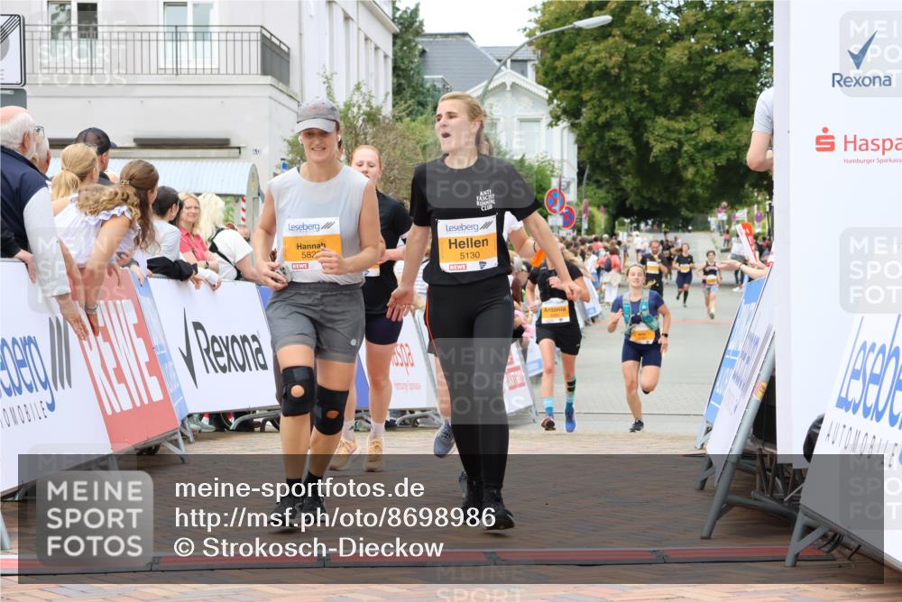 31.08.2025 - 21. Blankeneser Heldenlauf Strokosch-Dieckow http://msf.ph/oto/8698986 31.08.2025 12:47:21 Ziel 5529, 5532, 5295, 5316, 5687, 5780, 5130, 5820 meine-sportfotos.de
