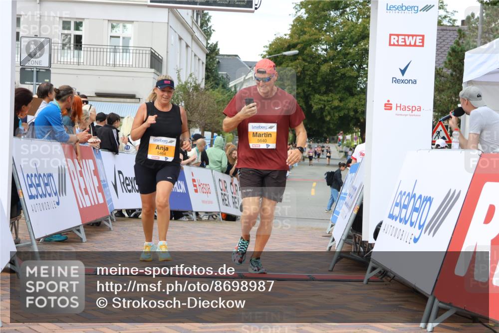 31.08.2025 - 21. Blankeneser Heldenlauf Strokosch-Dieckow http://msf.ph/oto/8698987 31.08.2025 12:59:16 Ziel 5640, 5464, 5646, 5418 meine-sportfotos.de