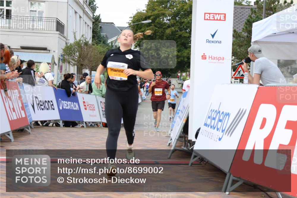 31.08.2025 - 21. Blankeneser Heldenlauf Strokosch-Dieckow http://msf.ph/oto/8699002 31.08.2025 12:59:12 Ziel 5782, 5640, 5418 meine-sportfotos.de