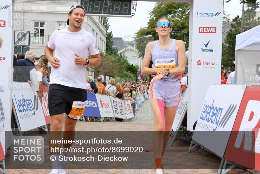 31.08.2025 - 21. Blankeneser Heldenlauf Strokosch-Dieckow http://msf.ph/oto/8699020 31.08.2025 12:47:02 Ziel 5592, 5591, 4092 meine-sportfotos.de