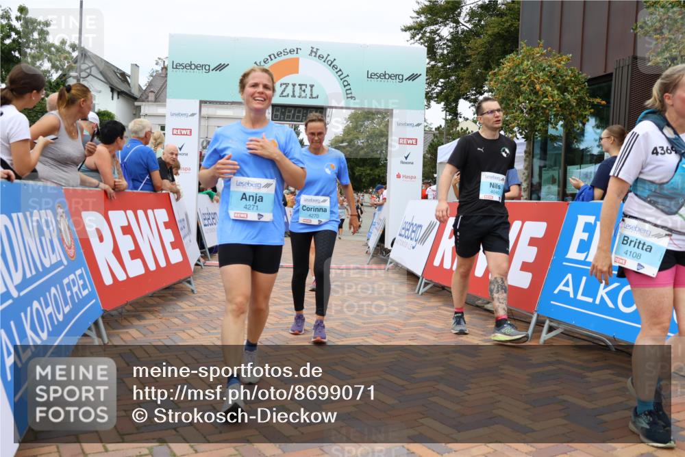 31.08.2025 - 21. Blankeneser Heldenlauf Strokosch-Dieckow http://msf.ph/oto/8699071 31.08.2025 12:46:28 Ziel 5105, 5313, 4270, 4271, 4040, 4108 meine-sportfotos.de