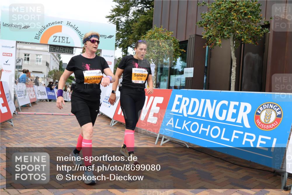 31.08.2025 - 21. Blankeneser Heldenlauf Strokosch-Dieckow http://msf.ph/oto/8699080 31.08.2025 12:58:41 Ziel 5785, 5639, 5638 meine-sportfotos.de