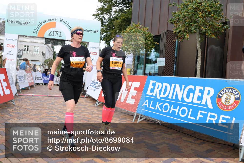 31.08.2025 - 21. Blankeneser Heldenlauf Strokosch-Dieckow http://msf.ph/oto/8699084 31.08.2025 12:58:41 Ziel 5785, 5639, 5638 meine-sportfotos.de