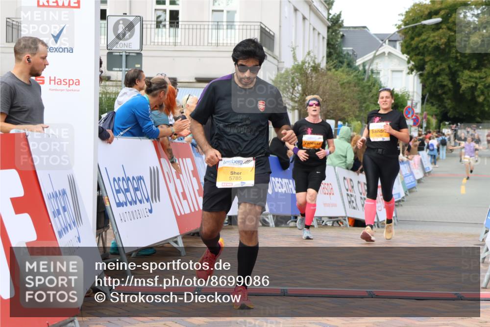 31.08.2025 - 21. Blankeneser Heldenlauf Strokosch-Dieckow http://msf.ph/oto/8699086 31.08.2025 12:58:36 Ziel 5785, 5412, 5639, 5638 meine-sportfotos.de