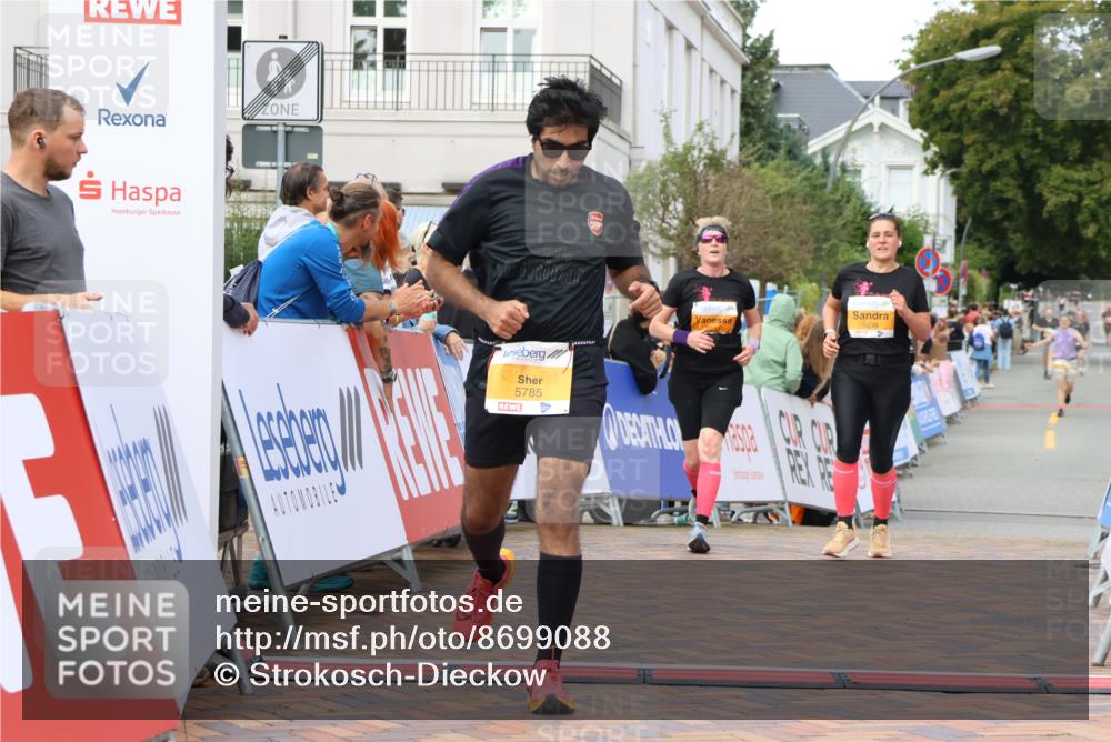 31.08.2025 - 21. Blankeneser Heldenlauf Strokosch-Dieckow http://msf.ph/oto/8699088 31.08.2025 12:58:36 Ziel 5785, 5412, 5639, 5638 meine-sportfotos.de
