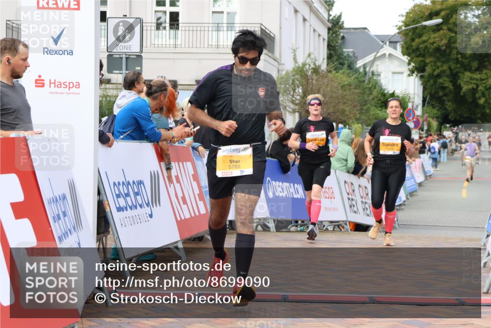 31.08.2025 - 21. Blankeneser Heldenlauf Strokosch-Dieckow http://msf.ph/oto/8699090 31.08.2025 12:58:36 Ziel 5785, 5412, 5639, 5638 meine-sportfotos.de