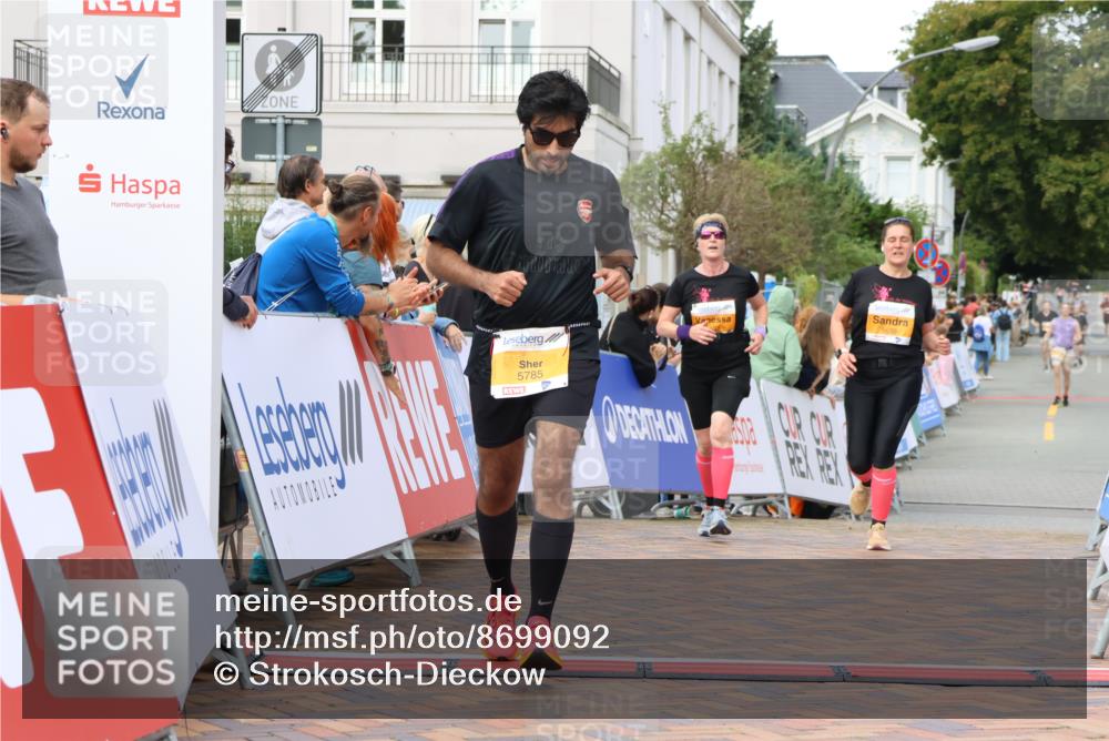 31.08.2025 - 21. Blankeneser Heldenlauf Strokosch-Dieckow http://msf.ph/oto/8699092 31.08.2025 12:58:36 Ziel 5785, 5412, 5639, 5638 meine-sportfotos.de